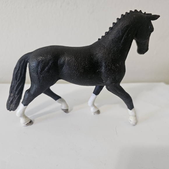 Schleich Black Hanoverian Mare Horse Figure D-73527 Toy - Picture 3 of 6